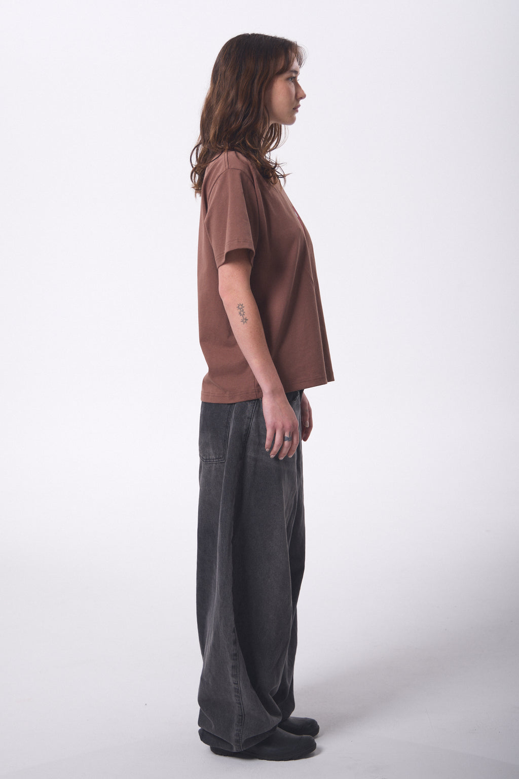 Girl wearing Chocolate Hemp Tee